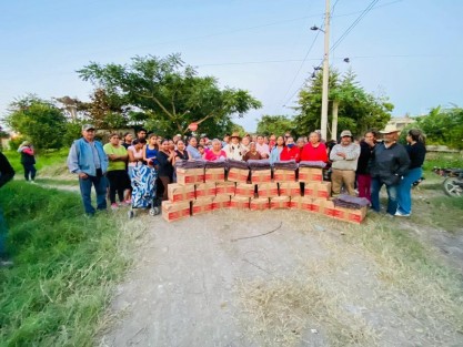 A través del DIF Estatal en coordinación con el DIF municipal de Pánuco, por la época invernal se entregaron insumos del programa de Atención a Población en Condiciones de Emergencia.
