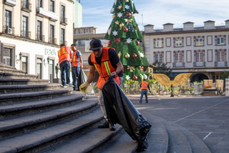 Mientras la mayoría de xalapeños aún dormían, personal de Limpia Pública, Imagen Urbana y Medio Ambiente iniciaron 2023 laborando con entusiasmo. 