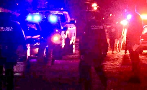 En dos de los sitios de las ejecuciones, los agresores dejaron mensajes con amenazas. 