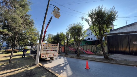 A temprana hora iniciaron los trabajos de mantenimiento y mejoramiento de la imagen en urbana en la avenida Xalapa. Participó personal de las direcciones de Medio Ambiente, Limpia y Alumbrado Público, así como de Imagen Urbana.
 