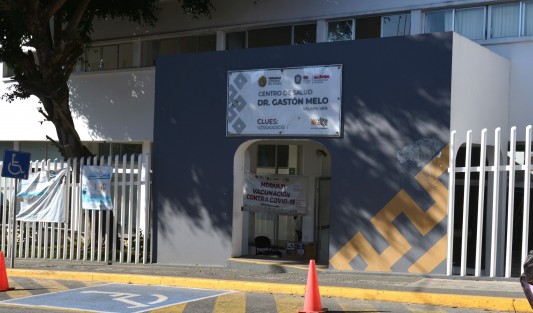 A pesar de la promoción de la jornada de vacunación de reforzamiento contra el Covid-19 con el activo Abdala, hasta ahora son pocas personas las que acuden al centro de salud Dr. Gastón Melo del centro de Xalapa a recibirla. 