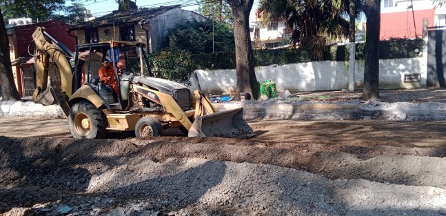Automovilistas de la zona de la Avenida Ruiz Cortines de la capital se encuentran desesperados por utilizar ya los tramos de la vía que ya están concluidos, sin embargo las obras continúan en otros.