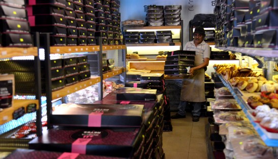 Una de las panaderías  más antiguas de Xalapa, es la sucursal de Xalapeños Ilustres de Panaderías Dauzón, donde los panaderos, algunos desde hace muchos años elaboran las roscas con el toque de la casa, o con las nuevas modalidades que se han adoptado, con las rellenas.  