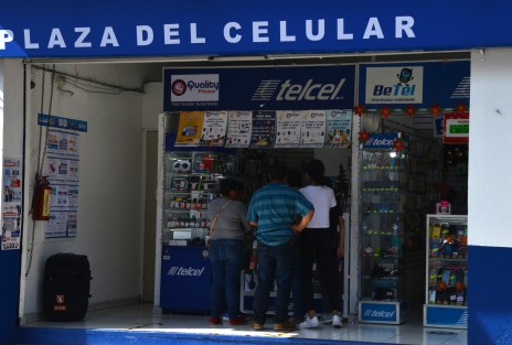 Rifles de hidrogel, celulares, consolas de videojuegos y hasta personajes malvados de películas en muñeco los nuevos encargos de los niños modernos a los Reyes Magia de esta época.