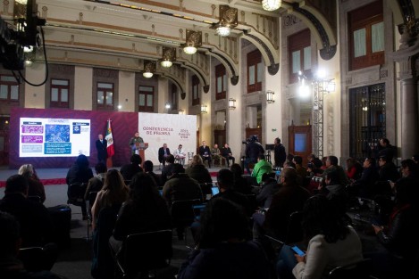 Durante la conferencia mañanera del Presidente López Obrador se informó que ningún civil inocente perdió la vida ayer en los hechos de Sinaloa. Fallecieron 10 militares y 19 agresores; hay 21 detenidos y se aseguró armamento de grueso calibre, drogas y vehículos.  