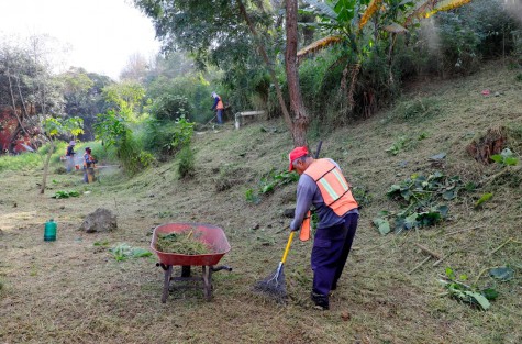 Como cada sábado y para seguir con las actividades de recuperación de espacios de convivencia familiar, se desarrolló una jornada comunitaria en el área verde de las calles Lagos de Iguazú y Montes Himalaya, en la colonia Casa Blanca. 


