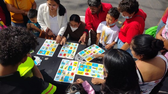 Hoy domigo, el programa Domingos Familiares en el Parque Juárez contó con danza folclórica, música, juegos y fomento a la lectura.  