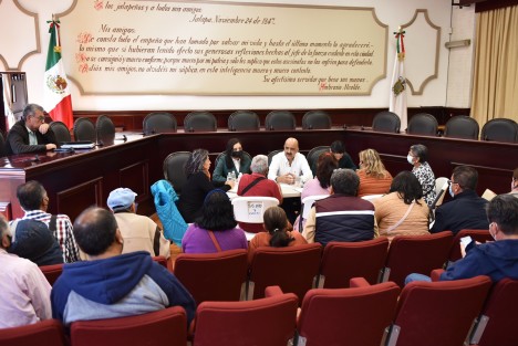 Para continuar y fortalecer esta política pública, eje de la actual Administración, funcionariado encabezado por el presidente municipal Ricardo Ahued Bardahuil realizó la primera jornada de audiencias ciudadanas de 2023.
