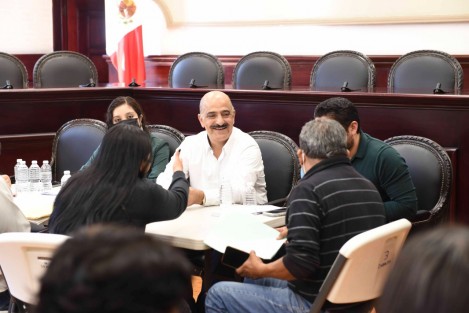 Acompañado por el regidor Daniel Fernández Carrión, el Alcalde recibió y canalizó distintas solicitudes de obra que se sumarán al catálogo conformado durante el año pasado, a fin de conformar un banco de proyectos a partir del cual se diseñará  el Programa General de Inversión (PGI) de este y los años subsecuentes.