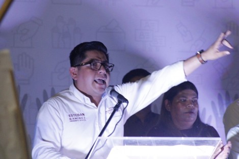 Este año 2023 que está iniciando será el de la consolidación de nuestro movimiento de la 4T en Veracruz, señaló el presidente del Comité Ejecutivo Estatal de Morena, Esteban Ramírez Zepeta, quien además dijo que los resultados obtenidos por el partido y el movimiento en el año que concluyó, nos obligan a redoblar el esfuerzo. 

