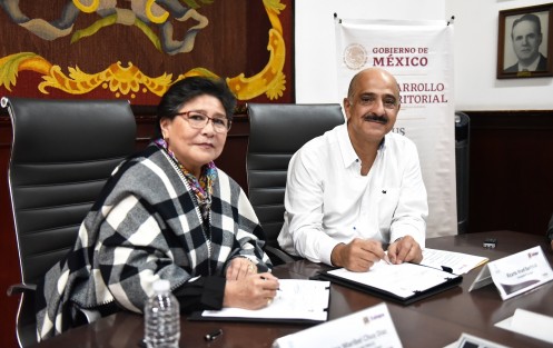 Para brindar certeza jurídica a más de 10 mil familias y a distintos inmuebles municipales, el Ayuntamiento y el Instituto Nacional del Suelo Sustentable (Insus) firmaron un convenio de colaboración, mediante el cual se regulariza la tenencia de la tierra con la entrega de escrituras para todos estos predios.