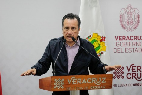 El gobernador Cuitláhuac García Jiménez aseguró que las cosas ya están en calma en Córdoba, aunque se mantienen los operativos. Explicó que se permitió a escuelas del municipio suspender clases para calmar a padres tras la violencia de este martes.