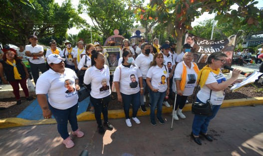 A diez años de haber desaparecido 8 elementos de la policía municipal de Úrsulo Galván, sus familiares siguen en la búsqueda, padres, hijos, hermanos y esposas continúan con la esperanza de poder a encontrar a sus seres queridos. 