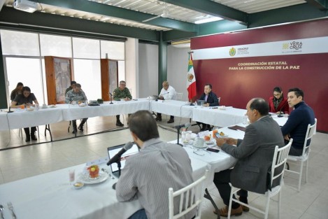 En la COESCONPAZ este día revisamos los operativos desplegados en la zona centro del estado y se informó que ya hay 3 detenidos por su presunta participación en los hechos ocurridos en Córdoba el día de ayer, publicó el Gobernador Cuitláhuac García en redes sociales.