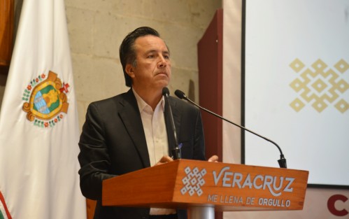 Tras la gresca en el Palacio Municipal de Sayula de Alemán, el gobernador Cuitláhuac García acusó que quienes tomaron el inmueble quieren enconar el conflicto entre la Alcaldesa y ediles, pues ya se les iba a pagar las quincenas que reclamaban pero extrañamente no aceptaron.