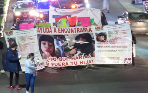 La noche de este lunes 16 de enero, fecha en que cumple 15 años de edad, los familiares de Fátima Cristal González Patlas se manifestaron marchando por calles de Xalapa para exigir la aparición  de la adolescente desaparecida en Villa Aldama el pasado 9 de diciembre