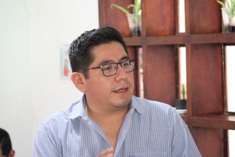 La unión de los partidos Acción Nacional, Revolucionario Institucional y de la Revolución Democrática en la denominada Alianza Va por México es un fallido salvavidas para los corruptos que militan y conforman esos institutos políticos, afirmó el Presidente del Comité Ejecutivo Estatal de Morena en Veracruz, Esteban Ramírez Zepeta. 