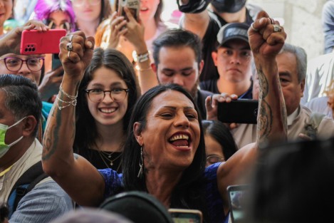La activista Kenia Cuevas se reunió con simpatizantes, medios de comunicación y miembros de la comunidad  LGBTTI+;  le agradecieron el apoyo  por su lucha social en busca de justicia y en pro de los derechos humanos. 
