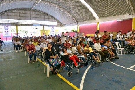 Con el apoyo de los DIF municipales y a través del DIF Estatal se entregaron apoyos funcionales a familias de los municipios de Isla, Cosamaloapan, José Azueta, Juan Rodríguez Clara, Santiago Sochiapan, Tierra Blanca y Tlacotalpan.
22