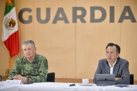 El Gobernador Cuitláhuac García confirmó el asesinato de Fernando Pérez Vega, en los hechos de ayer, tres concatenados, en dos de ellos con víctimas, producto de lucha entre jefes de plaza en el norte de la entidad. Lamento que los hechos alcanzaran a menores.
