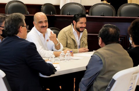 Acompañado por el regidor Daniel Fernández Carrión y el director de Participación Ciudadana, Juan Marín Viveros, el Edil atendió distintas solicitudes de obra que posteriormente serán analizadas y clasificadas para la conformación del Programa General del Inversión (PGI) 2023. 
