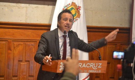 El gobernador Cuitláhuac García Jiménez pidió que algunos medios de comunicación y 
la sociedad veracruzana reconozcan que los índices delictivos han disminuido, y que se dé a conocer también los logros. 