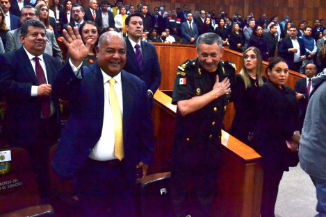 Con la presencia del gobernador Cuitláhuac García Jiménez y la mayoría de funcionarios de gobierno, Poder Judicial y de diputados locales, la Fiscal General Verónica Hernández Giadáns compareció ante el Congreso del Estado.