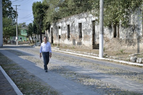 El gobernador Cuitláhuac García Jiménez dio a conocer que continuarán las obras de mejoramiento urbano en La Antigua, Ver., destinando más de 25 millones de pesos a la rehabilitación de las calles Adolfo Ruiz Cortines, Enrique Rodríguez Cano, Emiliano Zapata, Tres Carabelas y Venustiano Carranza.