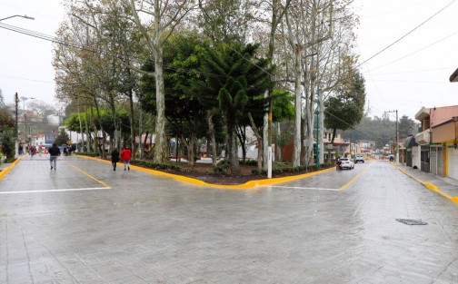 Funcionariado encabezado por el presidente municipal Ricardo Ahued Bardahuil, entregó la rehabilitación del alumbrado público, drenaje pluvial, alcantarillado sanitario, agua potable y la construcción de las calles José García, Modesto A. Guinart, Octavio Vejar Vázquez y privada Marco Antonio Muñoz Turnbull, en el Fraccionamiento Ensueño