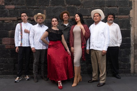 El Foro Especial de Son Jarocho, que se llevará a cabo en el marco del Foro Cultural del Sotavento 2023 del 31 de enero al 2 de febrero, en horario de 20:30 a 22:30 horas, en el auditorio exterior de la Casa de la Cultura Agustín Lara, en la Perla del Papaloapan contará con la presencia de reconocidos grupos de ese género, como Son de Madera.