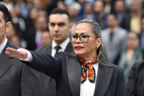 La presidenta de la Comisión Estatal de Derechos Humanos Veracruz (CEDHV), Namiko Matzumoto Benítez, compareció ante este Congreso para informar acerca de las actividades que realiza este organismo autónomo a favor del respeto y la garantía de los derechos humanos de las personas que habitan y/o transitan en el territorio veracruzano.

