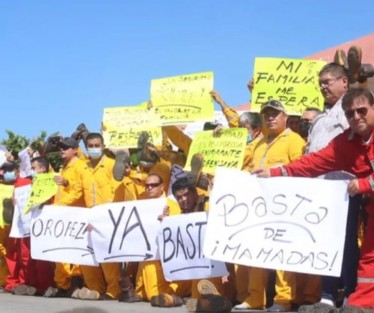 Trabajadores de distintas secciones del Sindicato Nacional de Trabajadores Petroleros de la República Mexicana (STPRM), denunciaron carencias e incumplimiento a diversas cláusulas del Contrato Colectivo de Trabajo (CCT), sobre todo la falta de uniformes y equipo adecuado para desempeñar su trabajo en condiciones de seguridad.
