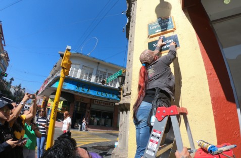  Wendy López, activista desde hace 18 años, cambió simbólicamente el nombre de la calle Xalapeños Ilustres, colocando una placa de Xalapeñas Ilustres, a su decir, como parte de la conmemoración de activismo y sensibilizar a las personas sobre el lenguaje inclusivo.