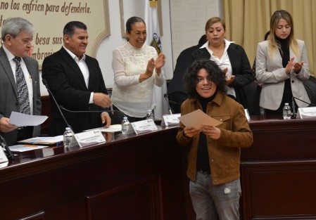 Se entregaron reconocimientos a los artistas seleccionados entre 63 postulantes dentro de la Convocatoria Municipal de Estímulos a la Cultura, donde resultaron ganadores Víctor Manuel Gómez Silva y Maricela Peguero Gómez, en Artes Visuales; Cariño Selene López Rico y Dora Isabel Rivera Sanabria, en Teatro; Pedro García Alcántar y Nicole Valerio Olmedo, en Danza; Cindy Rodríguez Leyva y Álvaro Itzamá Domínguez Reyna, en Literatura, y Cruz Romero Carmona y Diego Martínez Morales, en Música. 
