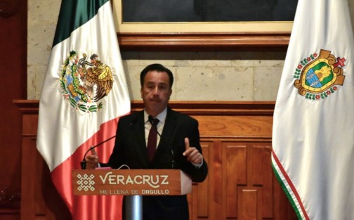 El gobernador Cuitláhuac García Jiménez confirmó la detención de cuatro presuntos generadores de violencia en Acayucan, mismos que podrían estar relacionados con los delitos de extorsión, ataques en casas y comercios, así como homicidios en la zona de Soconusco, Oluta, Jáltipan y Sayula de Alemán.