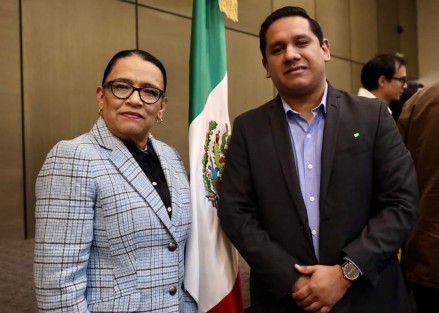 La Comisión Estatal para la Atención y Protección de los Periodistas (CEAPP) participó este miércoles en la Ciudad de México en un encuentro encabezado por la Red de Familiares de Periodistas Asesinados y Desaparecidos de Veracruz con autoridades federales y locales, en el que se acordaron acciones concretas para combatir la impunidad en crímenes contra periodistas.