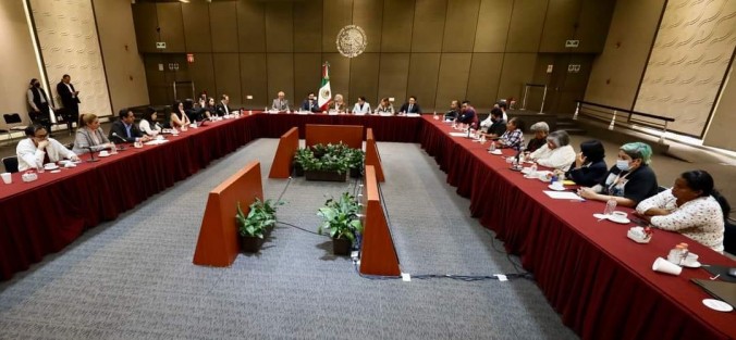 La Comisión Estatal para la Atención y Protección de los Periodistas (CEAPP) participó este miércoles en la Ciudad de México en un encuentro encabezado por la Red de Familiares de Periodistas Asesinados y Desaparecidos de Veracruz con autoridades federales y locales, en el que se acordaron acciones concretas para combatir la impunidad en crímenes contra periodistas.