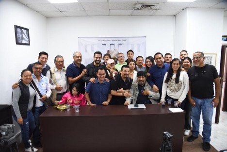 Trabajadores de  diversos medios que cubren la fuente legislativa convivieron con motivo del Día de la Candelaria con tamales y en compañía del coordinador de la Jucopo, Juan Javier Gómez Cazarin.  
