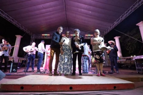 En el foro exterior de la Casa de la Cultura, se realizó el Foro Especial de Son Jarocho, en coordinación con Radio Educación, programa artístico que llenó de alegría estas fechas con la presencia de Los arrolladores del son, Colibrí SD, Tatzotzona, Colectivo Altepee, La Surada, Mono Blanco, Son Temoyo, Los cultivadores del son, Stephanie Delgado y Son de Madera.