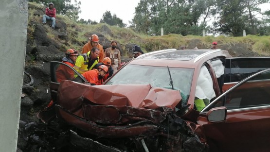 Elementos del Escuadrón Nacional de Rescate participaron en las labores de rescate, donde lamentable resultaron dos personas heridas, las cuales fueron trasladadas al ISSSTE de la ciudad de Xalapa para su atención. 
