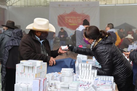 En los municipios de Astacinga y Mixtla de Altamirano a través de SESVER, se realizó la Gran Feria de la Salud, para llevar atención médica de alta especialidad, medicina preventiva y promoción de la salud, vacunación, orientación nutricional, entre otros servicios.