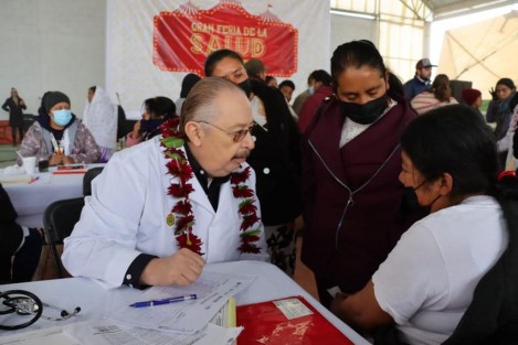 En los municipios de Astacinga y Mixtla de Altamirano a través de SESVER, se realizó la Gran Feria de la Salud, para llevar atención médica de alta especialidad, medicina preventiva y promoción de la salud, vacunación, orientación nutricional, entre otros servicios.