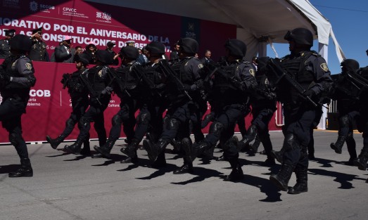 En las inmediaciones de la Fortaleza de San Carlos, se llevó a cabo un desfile conmemorativo, con la participación  de aproximadamente 400 elementos castrenses, alumnos de diferentes planteles  del municipio de Perote y elementos de la SSP.
