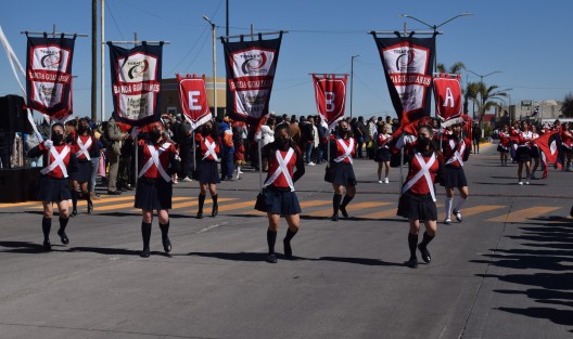 En las inmediaciones de la Fortaleza de San Carlos, se llevó a cabo un desfile conmemorativo, con la participación  de aproximadamente 400 elementos castrenses, alumnos de diferentes planteles  del municipio de Perote y elementos de la SSP.