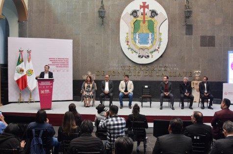 El Gobernador Cuitláhuac García Jiménez, anunció la entrega de más de 100 mdp en apoyos de Proyectos Productivos distribuidos entre las 25 Universidades Tecnológicas e Institutos Tecnológicos en la entidad.