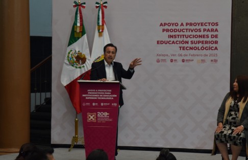 El Gobernador Cuitláhuac García  dijo que se está investigando sobre los contratos que varias dependencias otorgaron a Arali Rodríguez, empleada de la SEV, quien al parecer funge como prestanombres, pues incluso ya ha admitido ser representante de las empresas contratadas, no propietaria.  