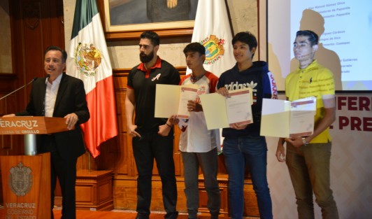 Con ello, Víctor Manuel López Balderas, shortstop del campeón de la Liga Invernal Copa Veracruz, Voladores de Papantla; el también parador en corto Osiris Israel Hernández Gutiérrez, de los Pescadores de Alvarado, y el coatepecano Alexis Rodríguez Córdova, pitcher de los Vikingos de Xico, tienen ya un futuro prometedor en el béisbol profesional.