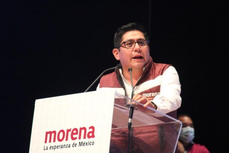 Esteban Ramírez Zepeta, presidente del Comité Ejecutivo Estatal de Morena en Veracruz, señaló que nuestro movimiento de Transformación y nuestro partido se encargarán de que los corruptos que antes mal gobernaron nuestro estado, no lo vuelvan a hacer.

