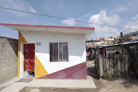  Con un fondo de 200 millones de pesos, el Programa de Mejoramiento a la Vivienda e Infraestructura Social Básica de la Secretaría de Desarrollo Social (SEDESOL) llegará este año a 13 mil 700 veracruzanas y veracruzanos en condiciones de rezago y vulnerabilidad. 