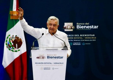 El Presidente de la República, Andrés Manuel López Obrador, se reunió  en el World Trade Center  de Boca del Río, con los responsables de dar cumplimiento a la política social del Gobierno de la República, los Servidores de la Nación.